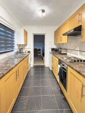 1 Bed Apartment - Central location - Sleeps 4 - Garden - Amaya Two